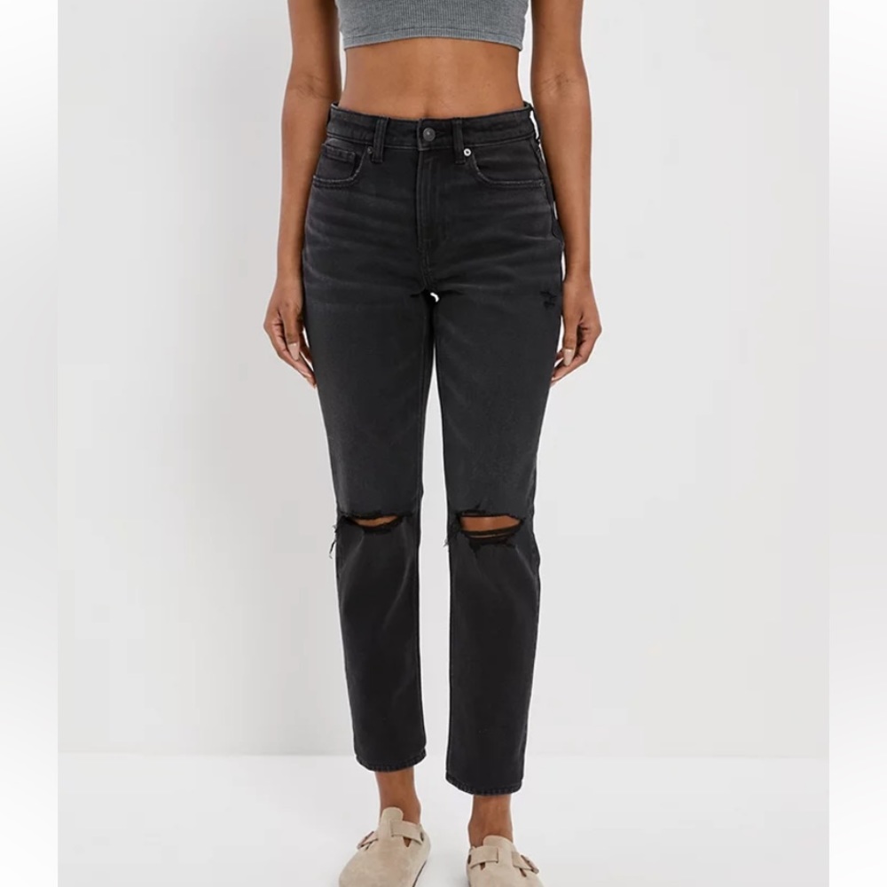 NWT American Eagle- Mom Stretch Straight Jeans